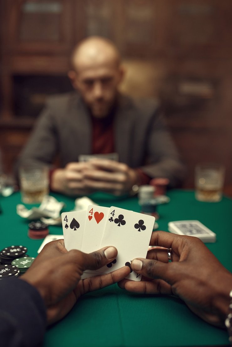 Live chat interaction with Evolution Gaming dealer and other players on mpoturbo login