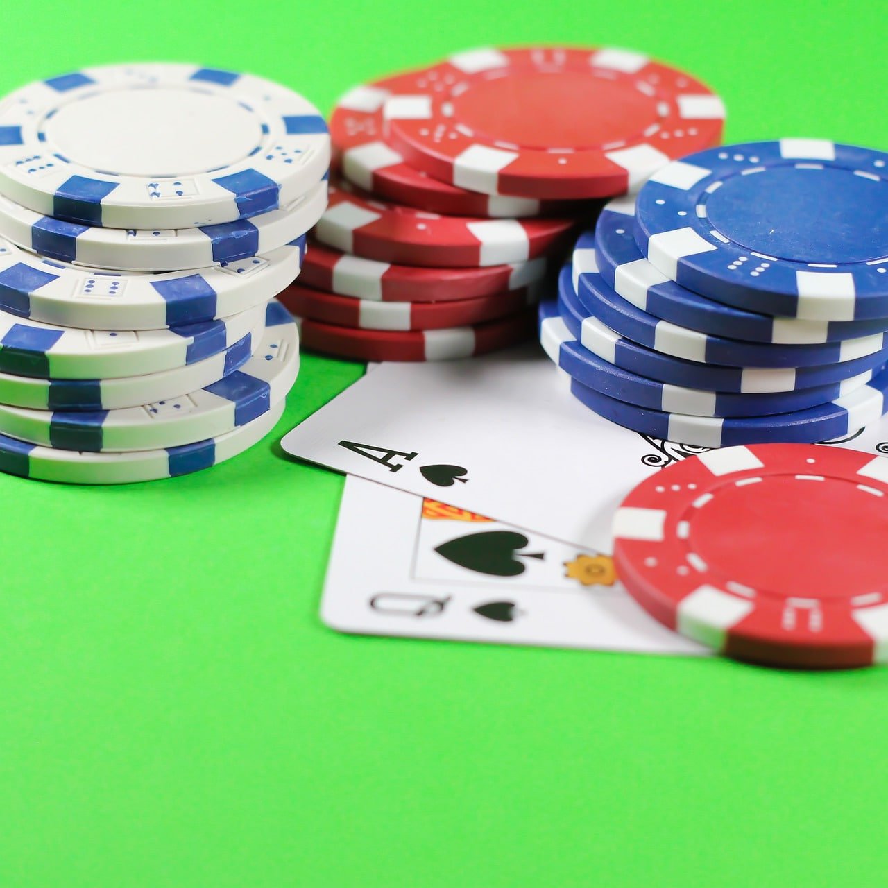 Dealer spinning the wheel at a mpoturbo login live table